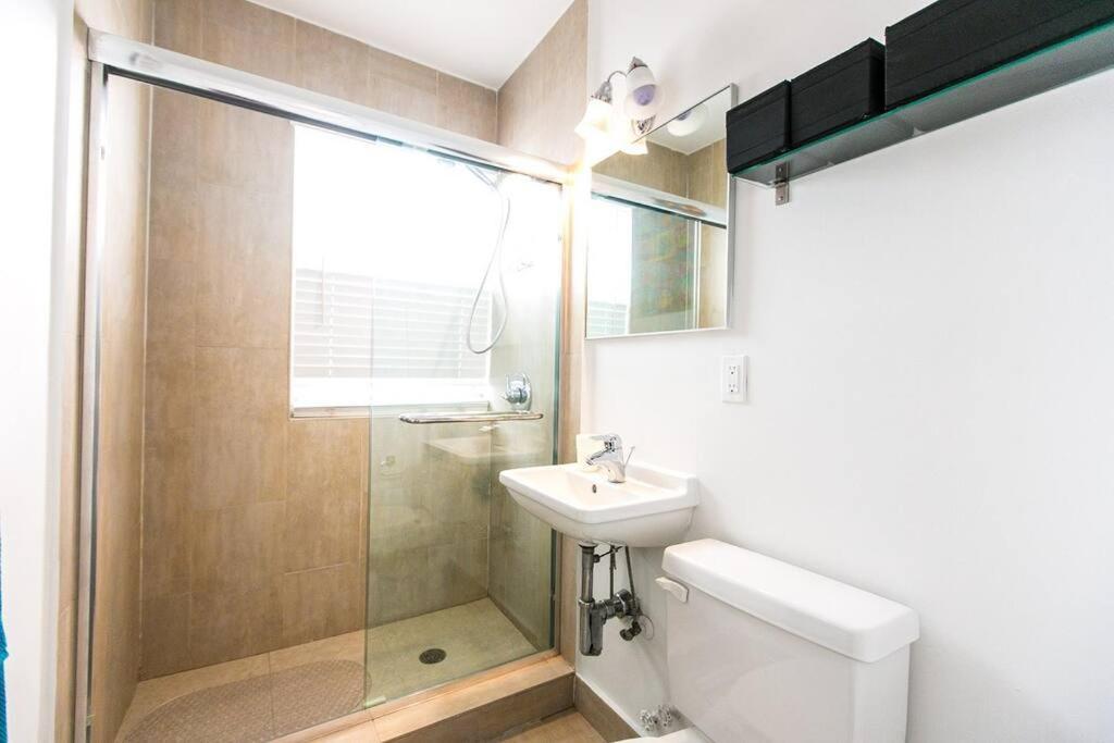 1 Bedroom 5 Minutes Walk To On Washington Ave Apartamento